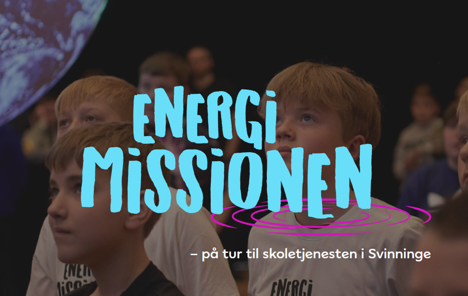Elever der kigger op. tekst hvor der står "energimissionen" over billedet