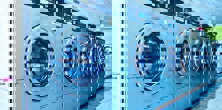 Vaskemaskiner i et vaskehus