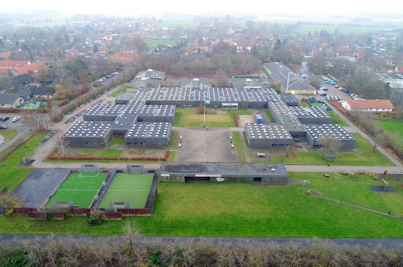Dronefoto af Tune Skole