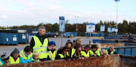 Billede af børn og rundviser på Miljøcentralen i Greve Kommune