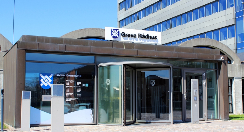 Hovedindgangen til Greve Rådhus.